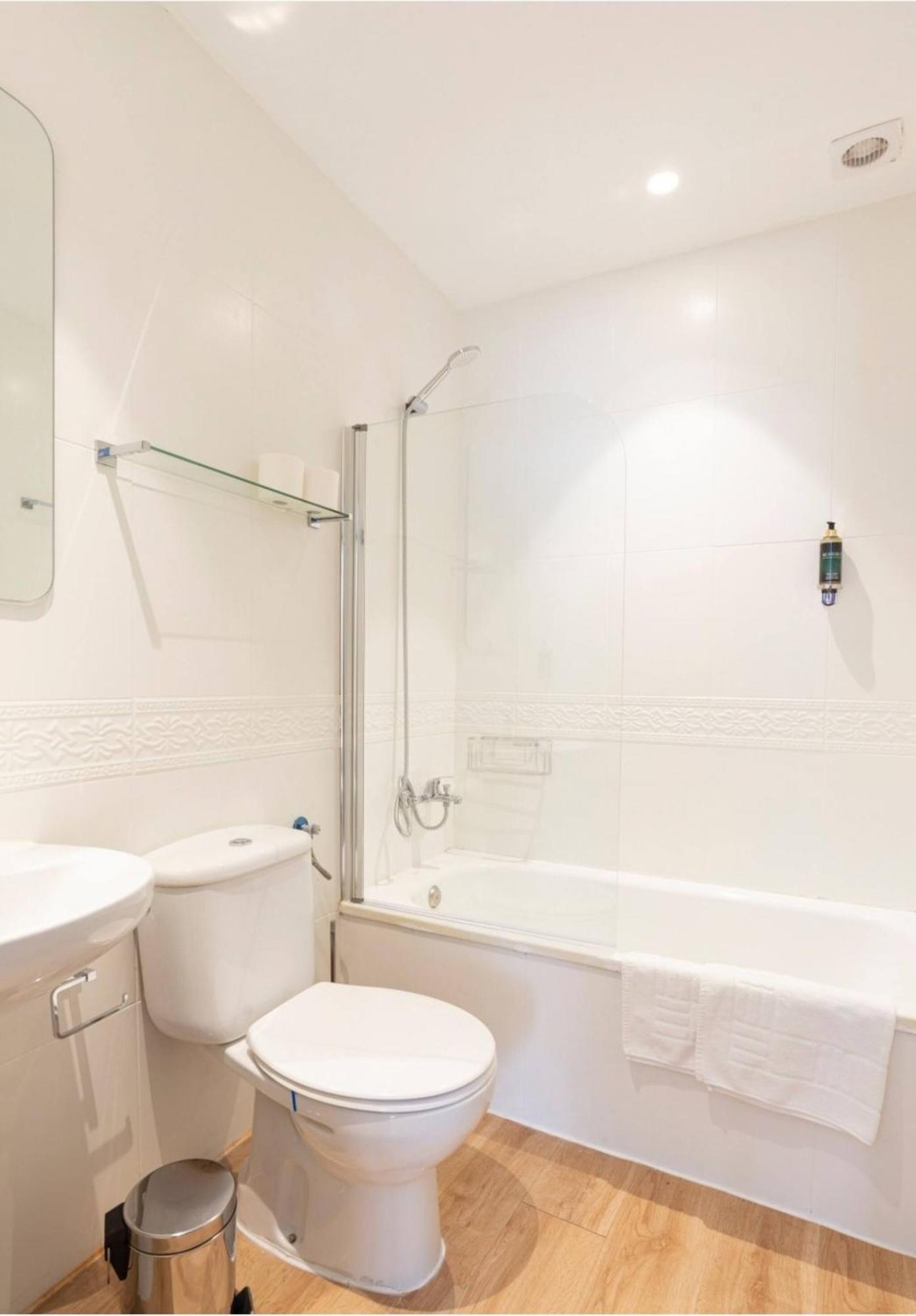 Stylish 2 Bedroom With Patio Apartment Málaga