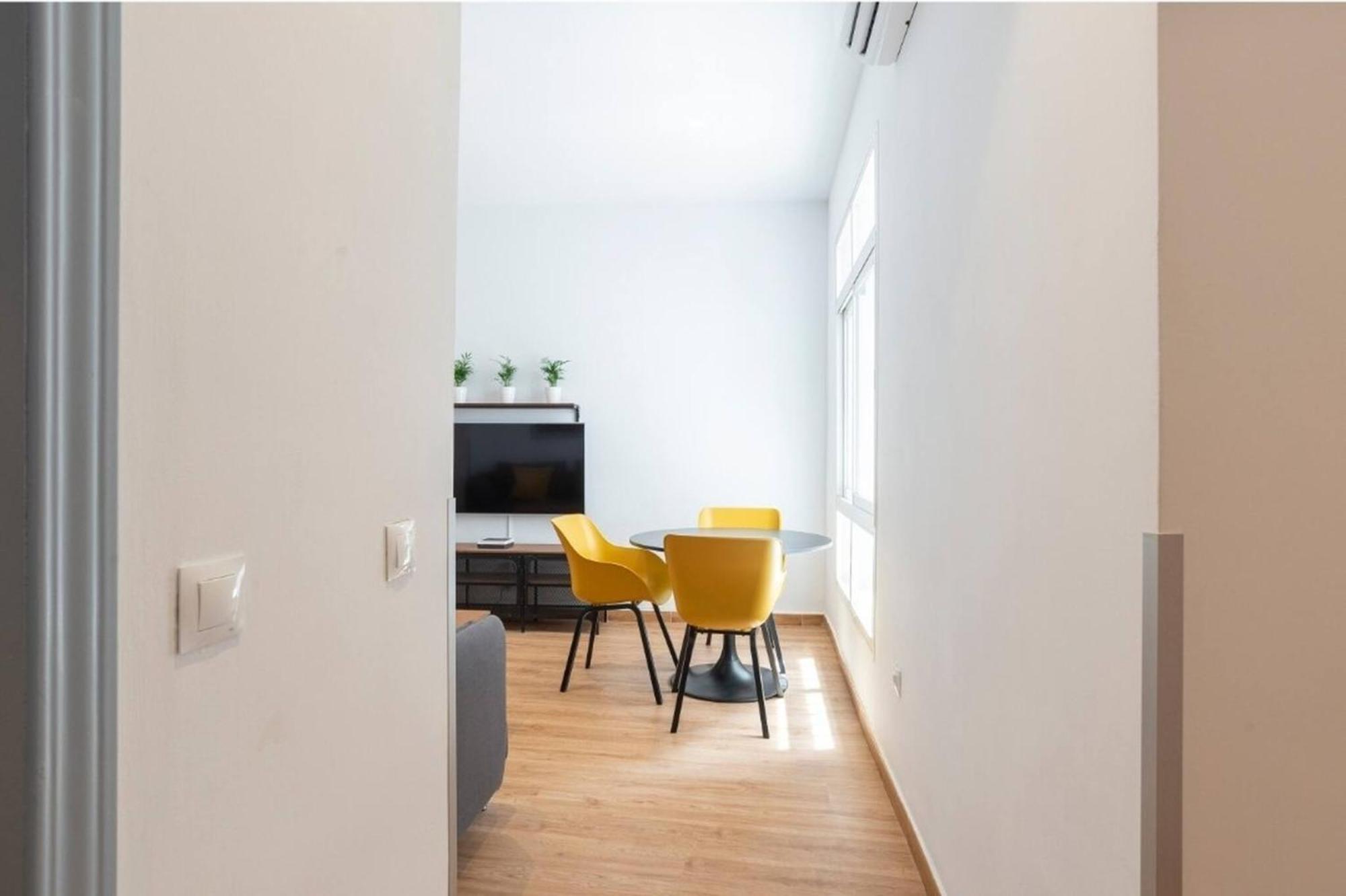 Apartment Stylish 2 Bedroom With Patio