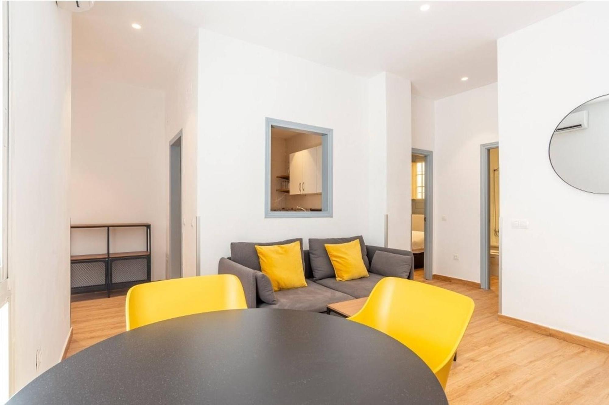 Apartment Stylish 2 Bedroom With Patio Málaga