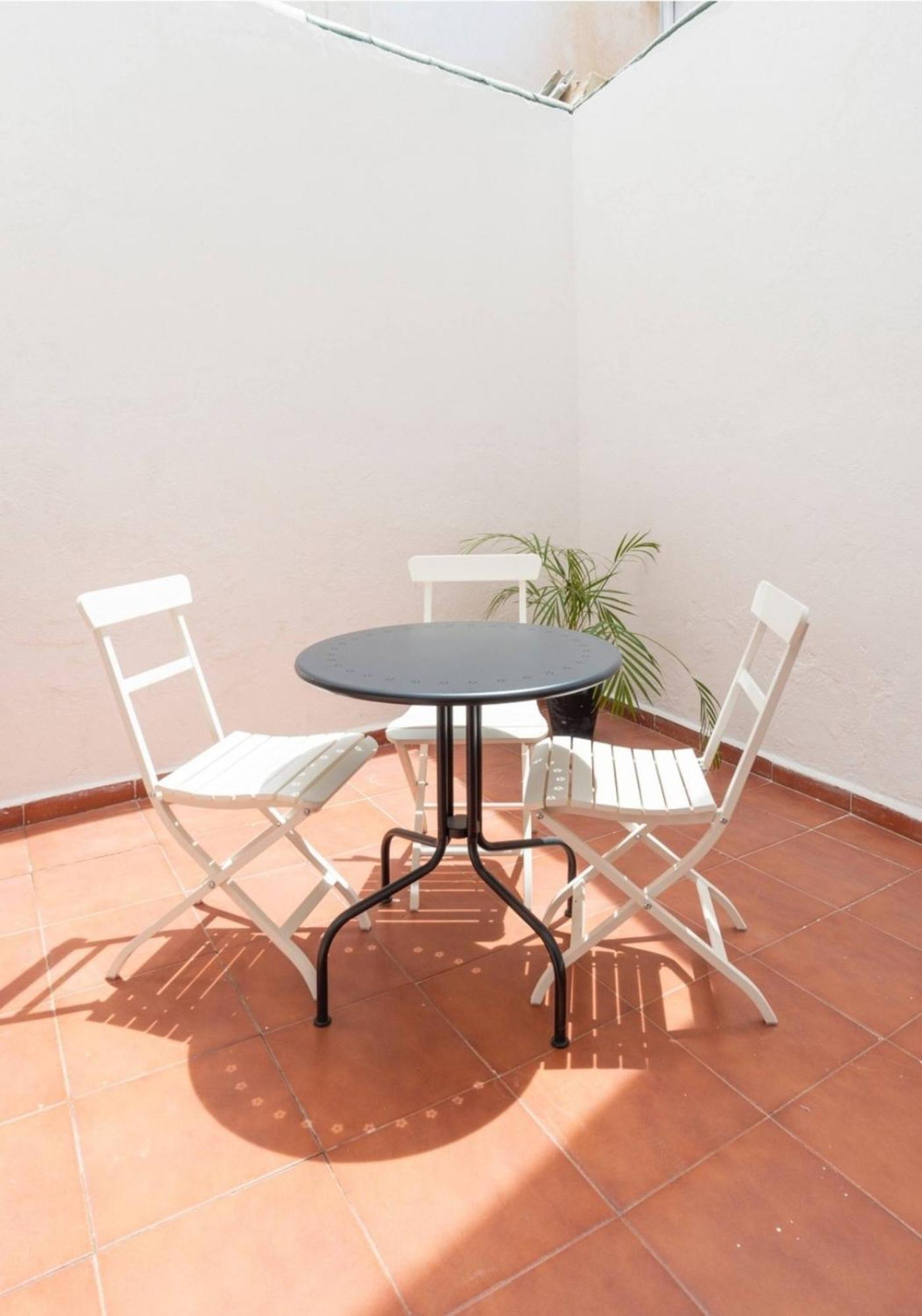 Apartment Stylish 2 Bedroom With Patio *