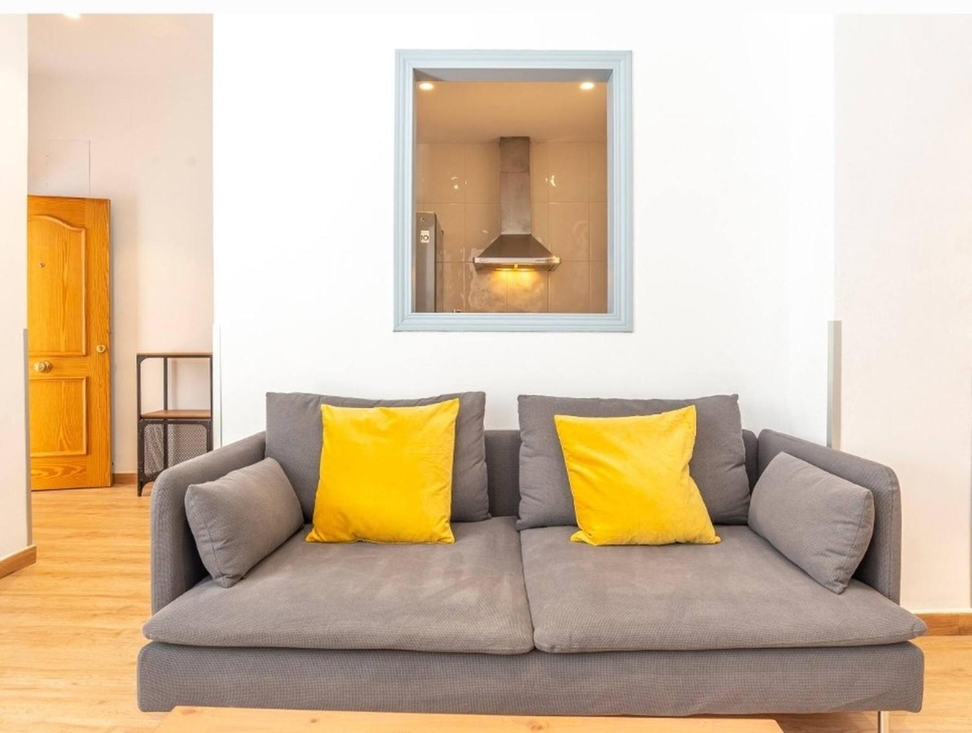 Stylish 2 Bedroom With Patio Apartment Málaga