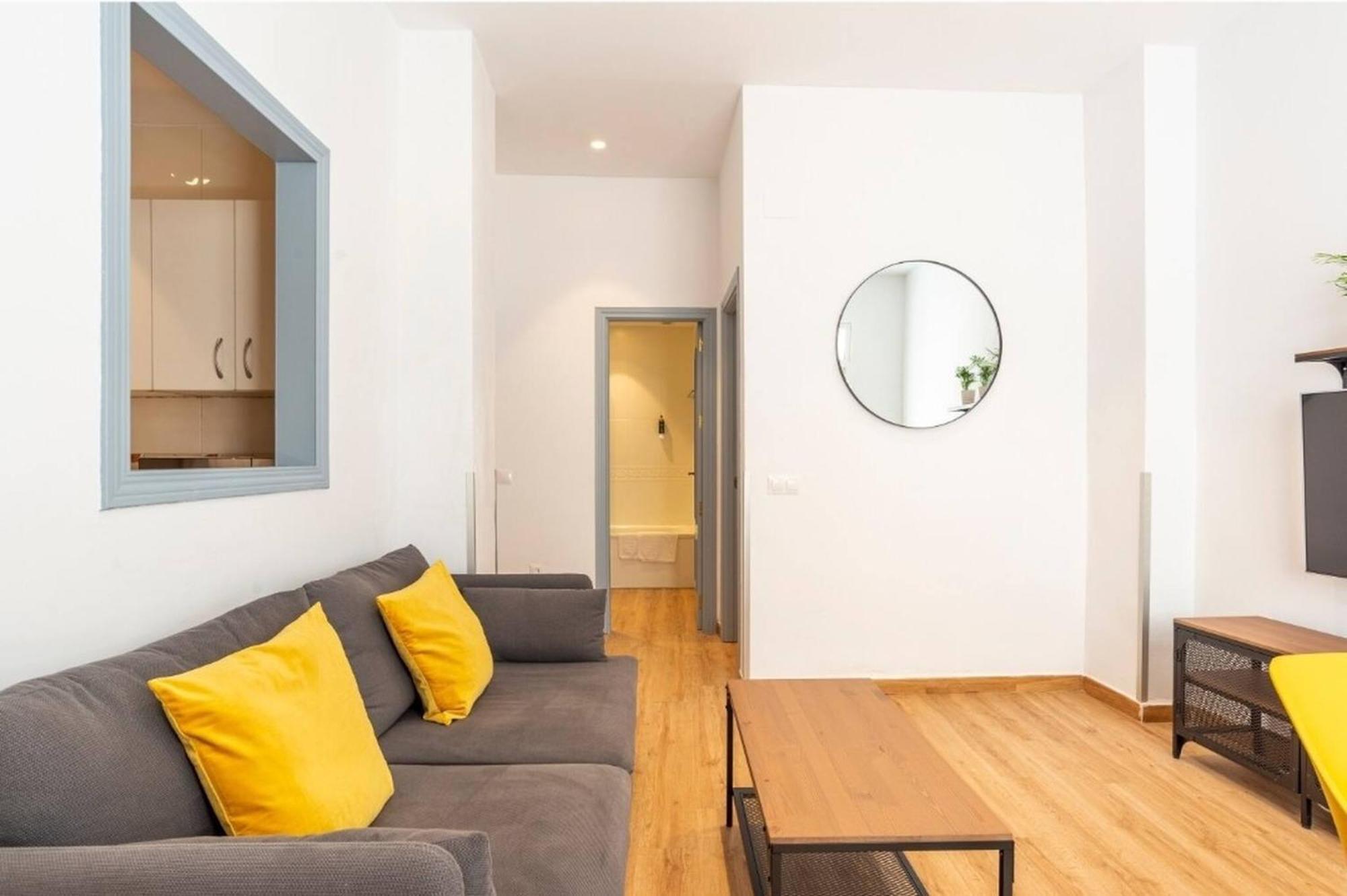 Apartment Stylish 2 Bedroom With Patio