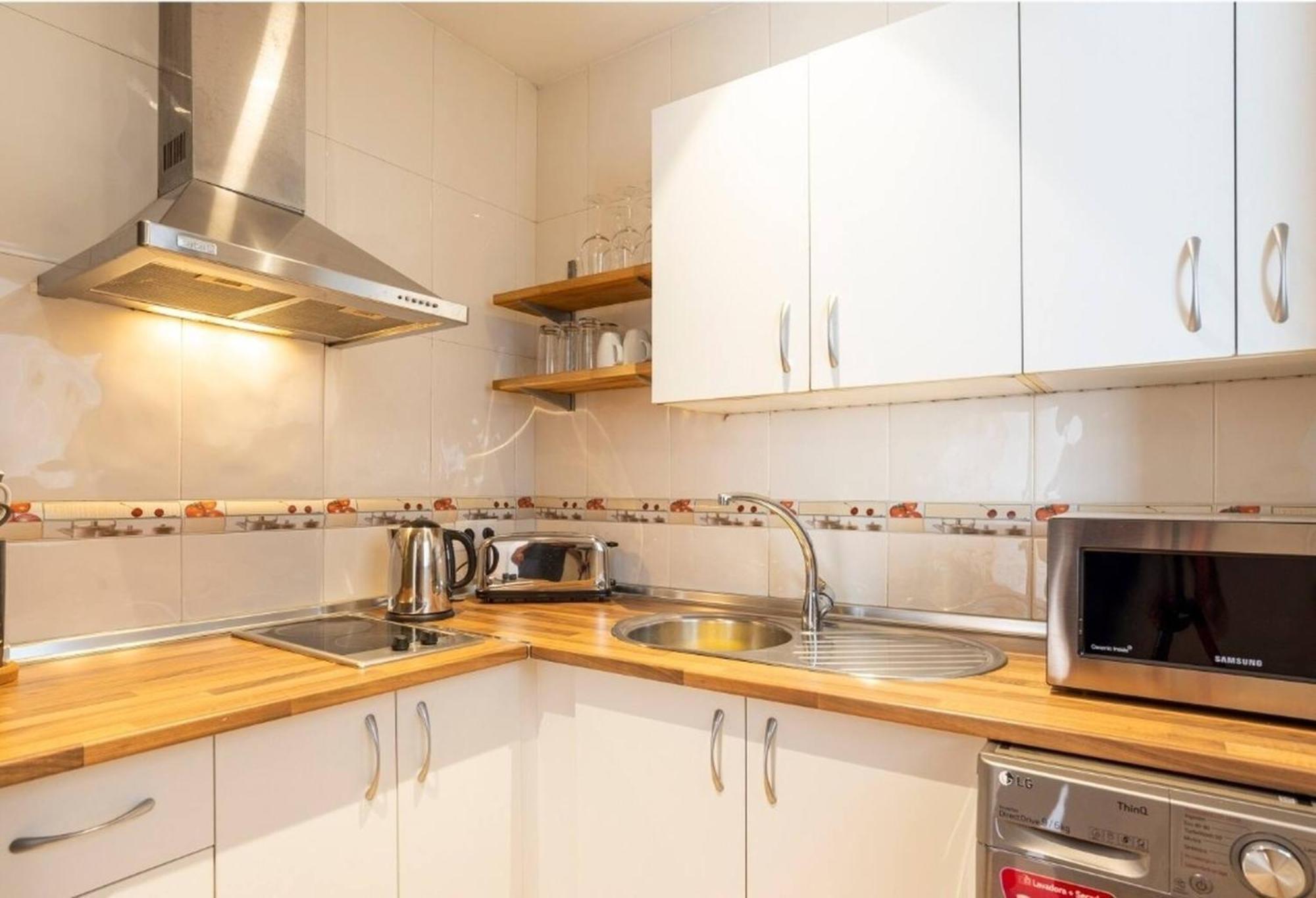 Stylish 2 Bedroom With Patio Apartment