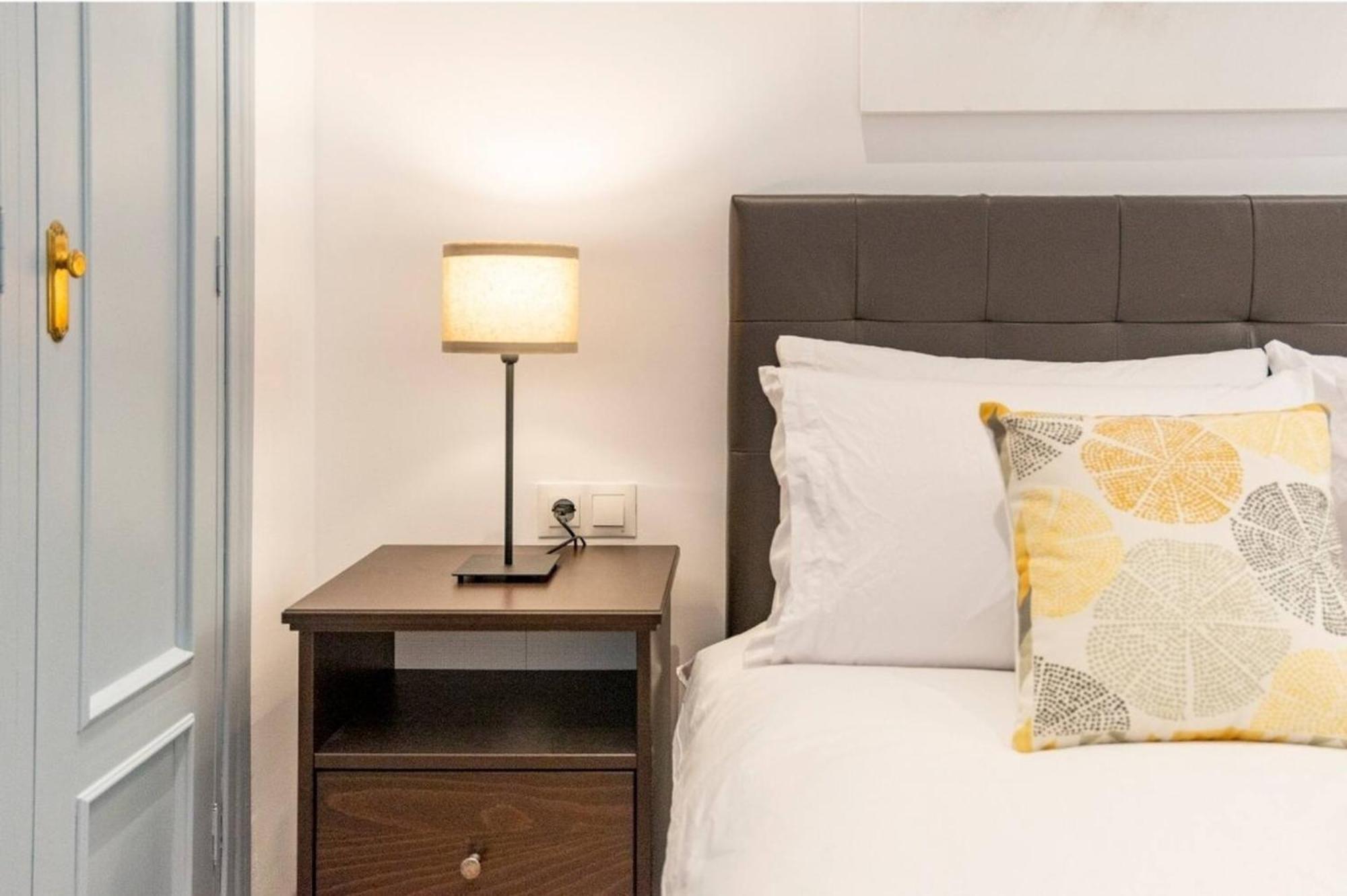 Apartment Stylish 2 Bedroom With Patio *