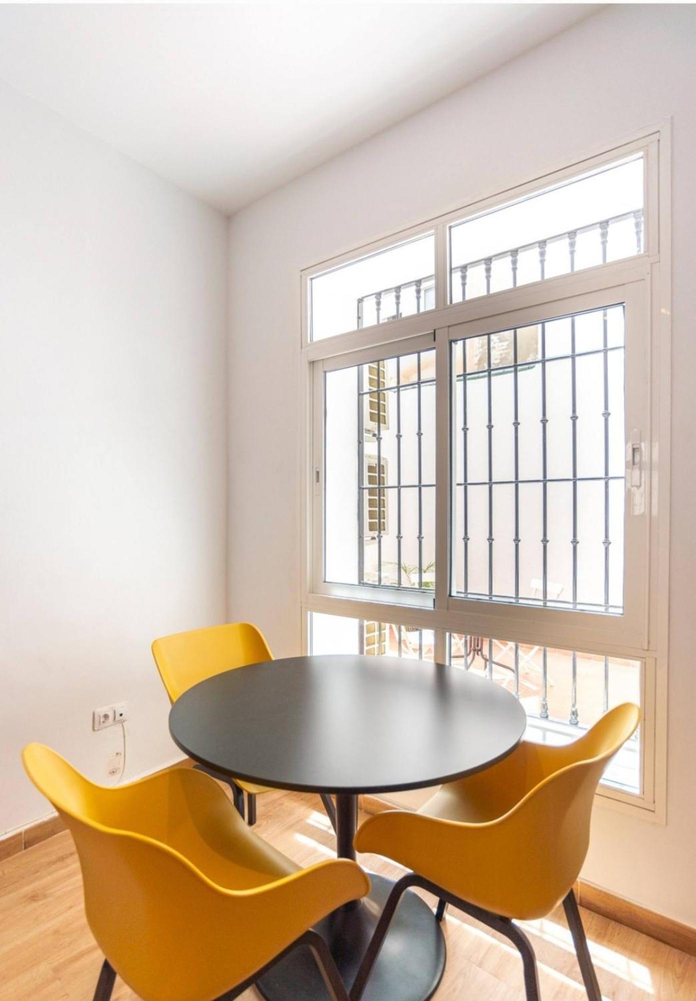 Stylish 2 Bedroom With Patio Apartment *