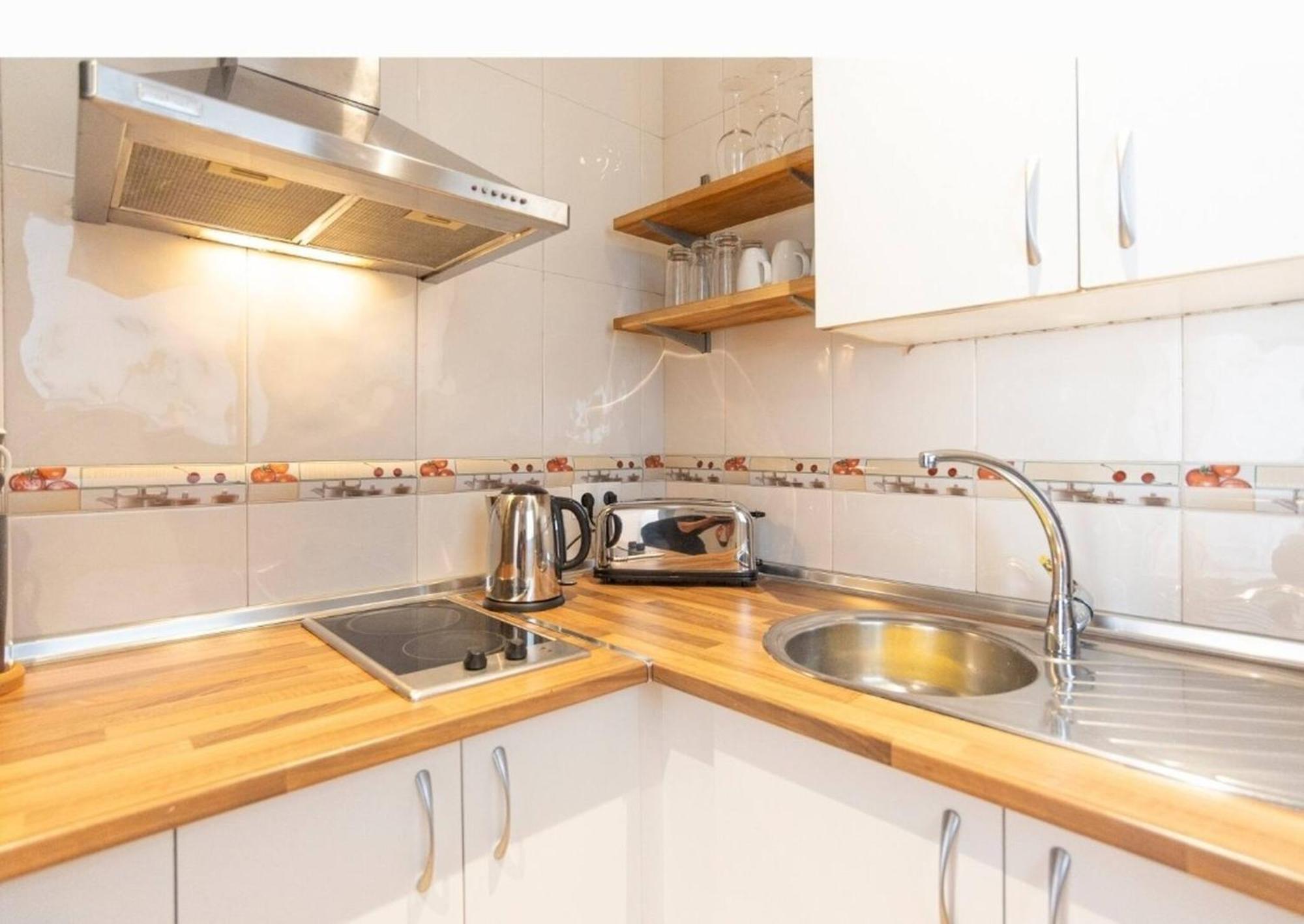 Apartment Stylish 2 Bedroom With Patio Málaga