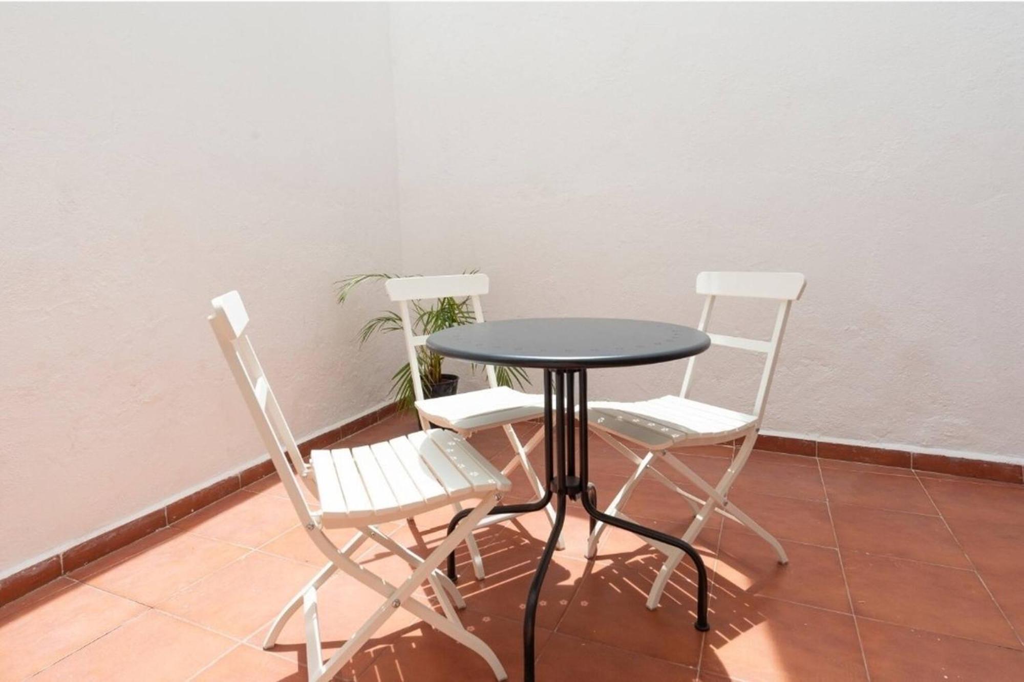 Stylish 2 Bedroom With Patio